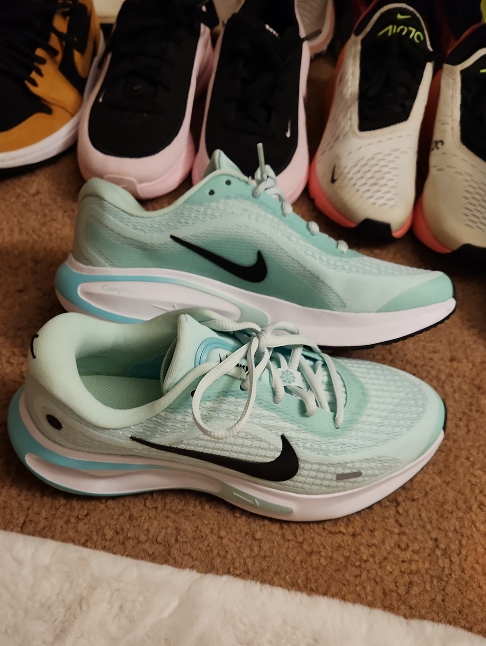 NIKE Journey Run 7.5